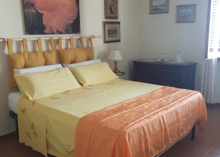 Jf Yellow Room - Ideal Location Away From The Crowds And Close To The Tramline Stop - Only Female Guests Or Couples