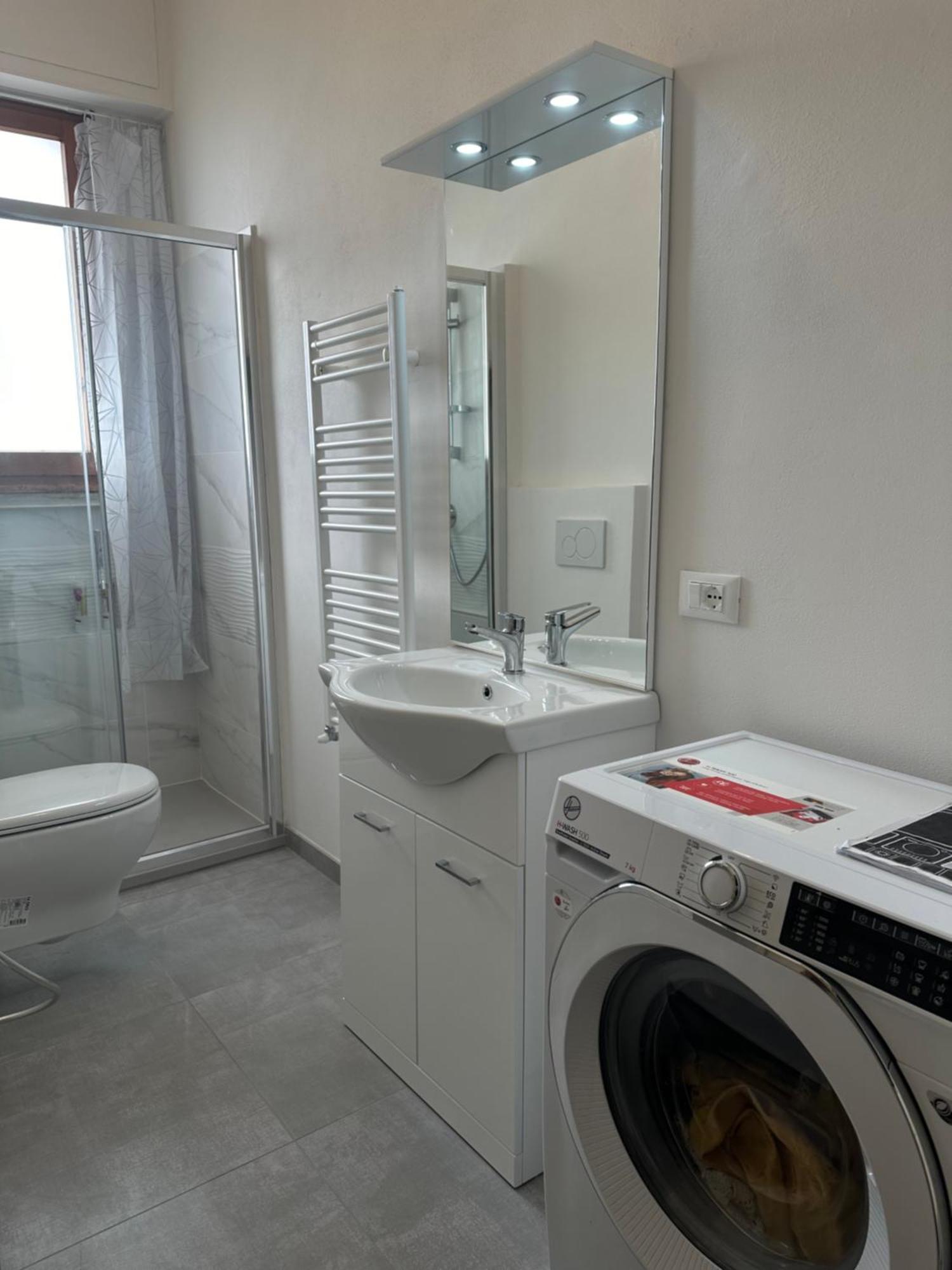 Homestay Jf Yellow - Ideal Location Away From The Crowds And Close To The Tramline Stop - Only Female Guests Or Couples Florence