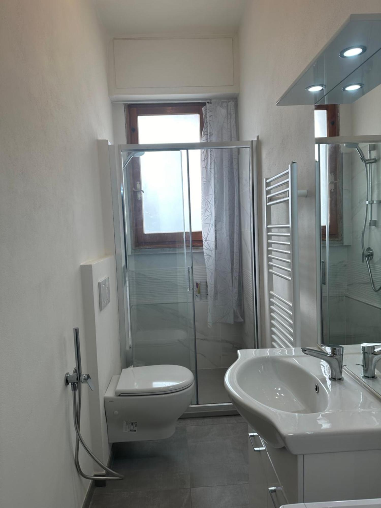 Jf Yellow - Ideal Location Away From The Crowds And Close To The Tramline Stop - Only Female Guests Or Couples Homestay *