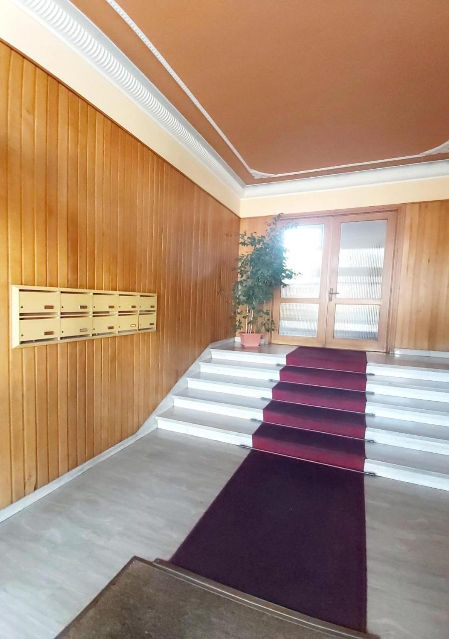 Jf Yellow - Ideal Location Away From The Crowds And Close To The Tramline Stop - Only Female Guests Or Couples Homestay Florence